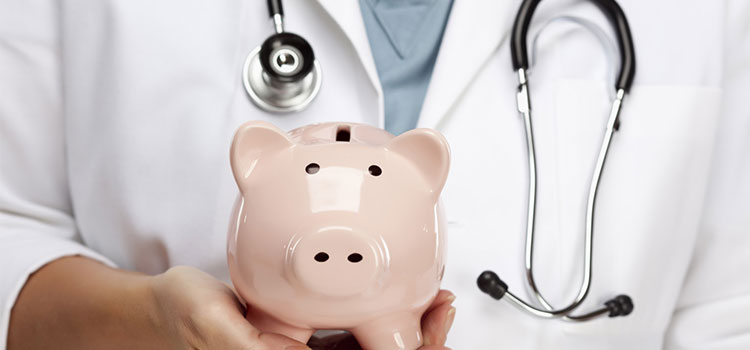 SI LA SOCIETAT PAGA UNA ASSEGURANÇA MÈDICA A UN SOCI, ESTÀ EXEMPT EN L’IRPF?