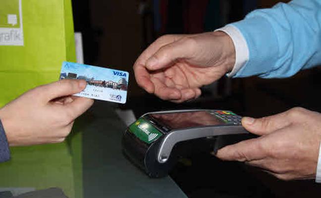 ELS COMERCIANTS I EMPRESARIS HAURAN D’ACCEPTAR TARGETES O TRANSFERÈNCIES PER ALS PAGAMENTS SUPERIORS A 30 EUROS
